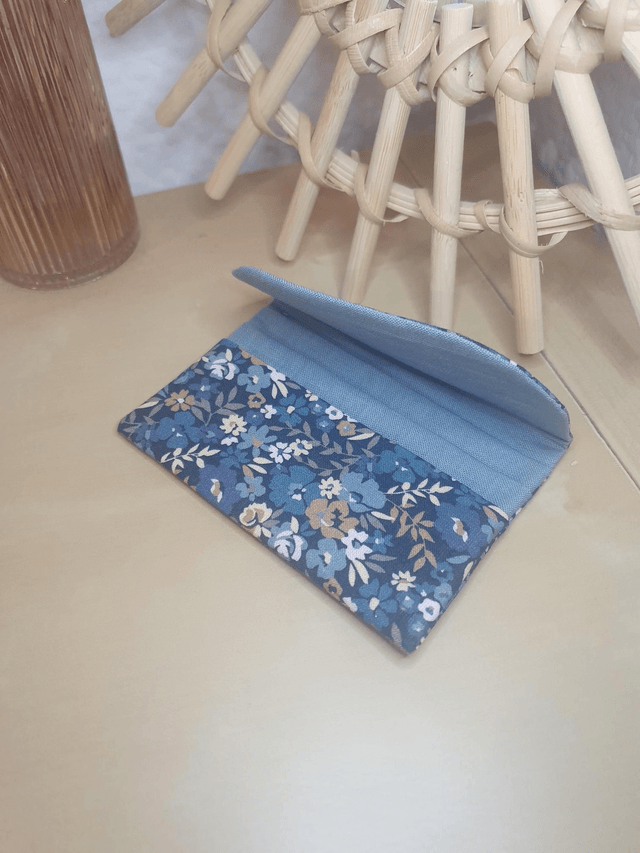 Porte carte fleurs bleues